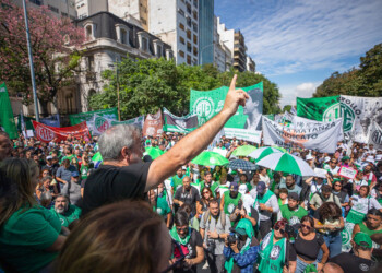 ATE acelera su plan de lucha con acampes y permanencias en ministerios a partir del jueves