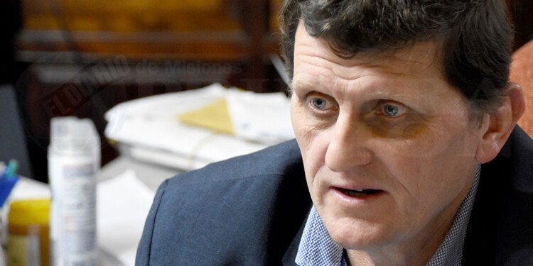 Ministro de Hacienda, Adolfo Safrán.