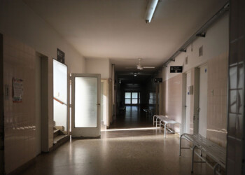 La salud en crisis, nuestro editorial de hoy