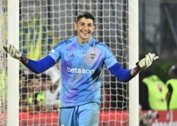 El joven arquero de Boca atajó cuatro penales e igualó un récord histórico en el fútbol