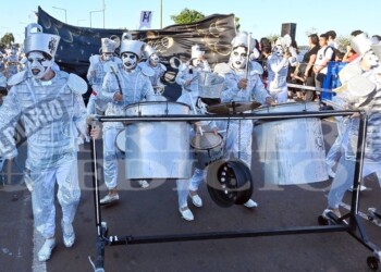 La tercera noche de Estudiantina, llena de alegría, ritmo y color