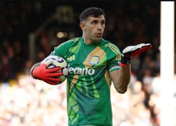 El “Dibu” lo hizo de nuevo: atajó un penal en la victoria del Aston Villa