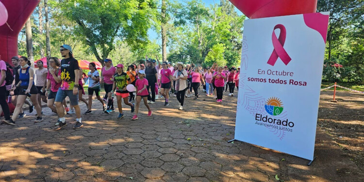 Otra de las actividades que se realizó en Eldorado por el Mes Rosa este año