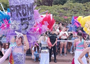 La Estudiantina posadeña se despide de la costanera con mucha alegría