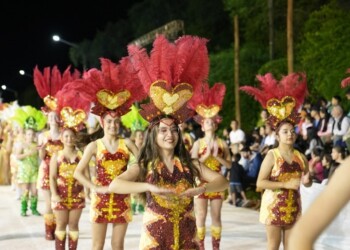 Multitudinario cierre de la Estudiantina apostoleña