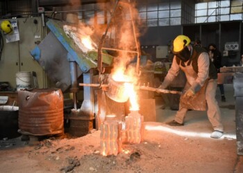 La industria manufacturera y la construcción continúan en caída libre