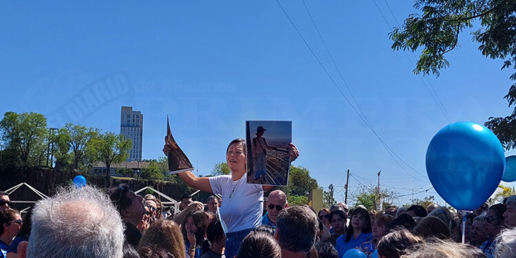 DOMINGO 13 DE OCTUBRE DE 2024. La despedida de Juanita fue en la Cascada de la costanera de Posadas y encabezada por los familiares de la menor.