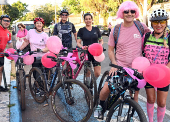 LALCEC Posadas cerró el mes rosa con una caravana