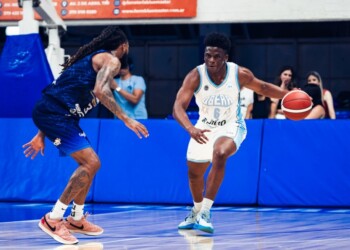 OTC lo hizo de nuevo: logró un triunfazo ante Regatas, sigue invicto y llegó a su quinta victoria consecutiva