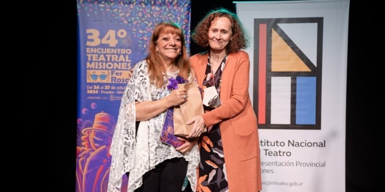 Claudia Luque (derecha) junto  Liliana Rizzo.