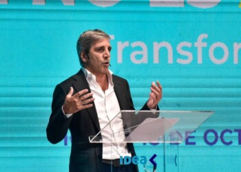 Luis Caputo ratificó ante empresarios que no habrá devaluación