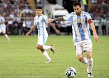 Messi enojado por el campo de juego: “No pudimos dar dos pases seguidos”