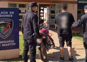 Motociclista agredió a dos policías y terminó preso