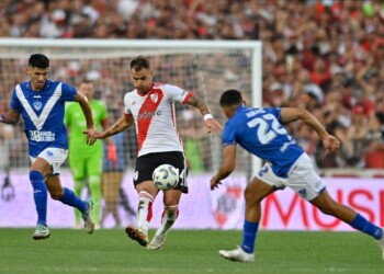 Con la mente puesta en la Libertadores, River recibe a Vélez por la Liga Profesional: hora, tv y formaciones
