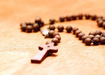 En el Santo Rosario, contemplamos los Misterios de la Salvación