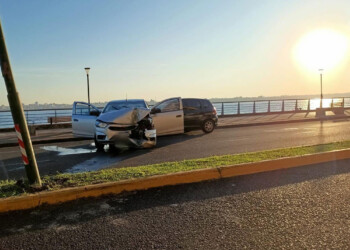 Conductor perdió el control y despistó en plena Costanera de Posadas