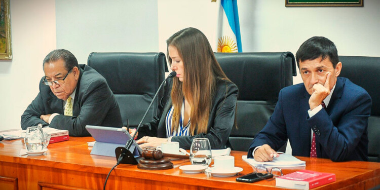 POLÉMICOS. Ángel Dejesús Cardozo (izquierda de la imagen y jubilado este año), Viviana Gladis Cukla y Gustavo Arnaldo Bernie, los jueces del fallo revocado a fines de septiembre.