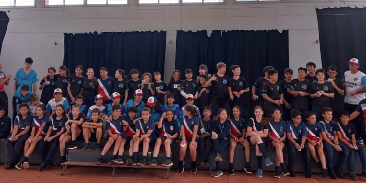 ENCUENTRO. Los equipos de Los Tucanes y del IVO, en Virasoro.