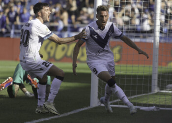 Vélez superó a Racing y ratificó su liderazgo en la Liga Profesional de Fútbol