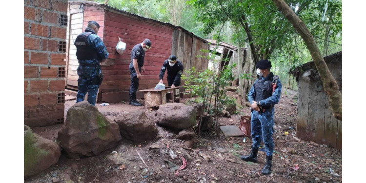 ALLANAMIENTO. En la casa del hijo encontraron el presunto cuchillo homicida y material probatorio en la causa.