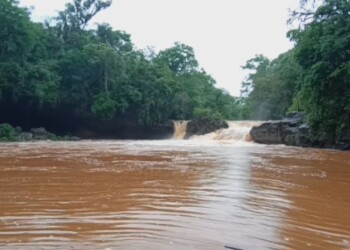 Garuhapé: cerraron uno de los circuitos de la Gruta India por la creciente del arroyo
