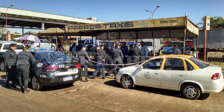 PRONTO. Minutos después del golpe, los cuatro primeros sospechosos fueron detenidos en la terminal de Posadas.