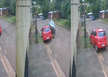 VIDEO: le chocaron el auto y se dieron a la fuga