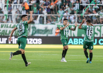 Banfield dio vuelta el partido y venció a Racing en el sur