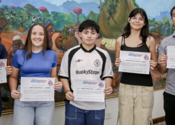 Otros 15 estudiantes misioneros recibieron la beca “Andrés Guacurarí”