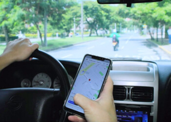 En Argentina, el 17% de los siniestros viales ocurre por usar el teléfono mientras se conduce