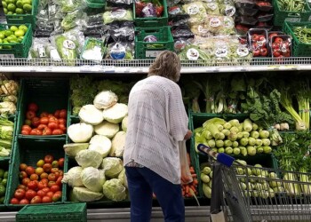 Los gurúes ajustan proyecciones: ¿cuánto calculan el dólar y la inflación a fin de año?