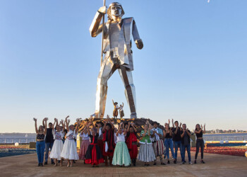Celebración de la Diversidad Cultural y la Danza en El Brete: un domingo especial con música y homenajes