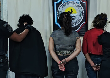 Junto a dos cómplices, una mujer amenazó de muerte a su expareja