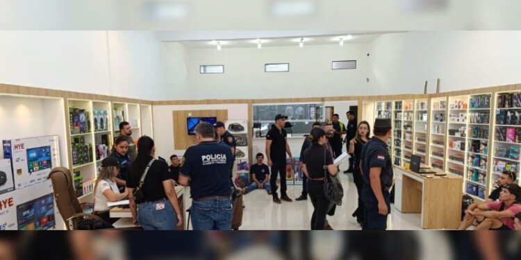 El operativo policial fue en el local comercial "Patagonia" de Encarnación. Foto: gentileza, Más Encarnación