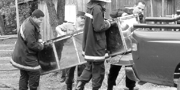 La policía primero creyó que era "solo" un suicidio. Después encontró el cadáver de la mujer