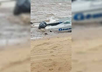 Temporal en Corrientes: marejada hundió lanchas y turistas tuvieron que refugiarse