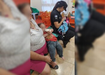 Policías resguardaron a dos bebés en estado de abandono en Campo Viera