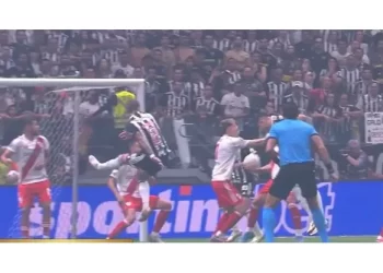 Polémica en el partido de River: ¿fue penal para Mineiro?