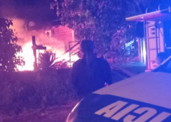 Incendio ocasionó importantes daños en una vivienda de Alem