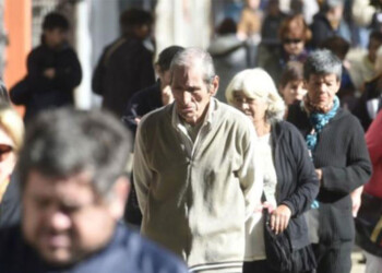 Por qué no quieren jubilarse: pierden casi la mitad del sueldo que tenían en actividad