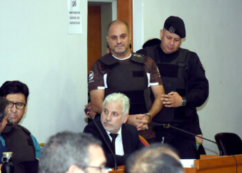 Con chaleco antibala y camiseta de Platense: quién es Leonardo Cositorto