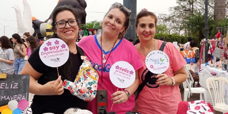 ANDREA, ANGIE Y SILVIA. Hermanas y prima emprendedoras. Sus Instagram @pio_mio @guachi_guau @lupitamodaydeco