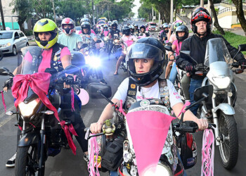 Una moto “Caravana Rosa” recorrió Posadas para concientizar en la lucha contra el cáncer de mama
