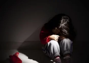 Violencia familiar: denuncian a una madre por maltratar a sus hijos