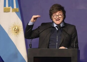 Milei criticó a Raúl Alfonsín: “Lo muestran como el padre de la democracia y fue partidario de un golpe”