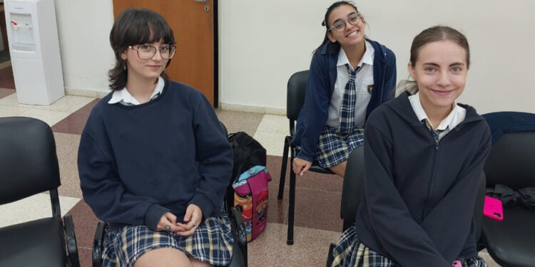 FINALISTAS. Tres de las cinco estudiantes seleccionadas para competir en la instancia mundial de las Olimpiadas de Filosofía.