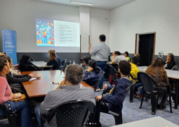 La desconexión entre la currícula educativa y las exigencias del mercado complica el acceso a un trabajo