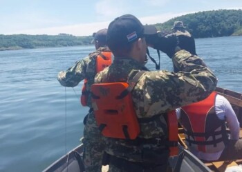 Intensa búsqueda de un “pasero” de 16 años que desapareció en las aguas del Río Paraná