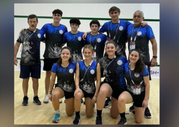 Paula le pone las fichas al dobles mixto