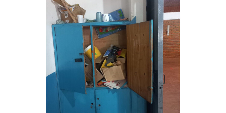 PERJUICIO. Todos los armarios fueron violentados por los malvivientes.